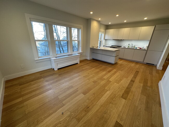 Building Photo - 36 Madison St