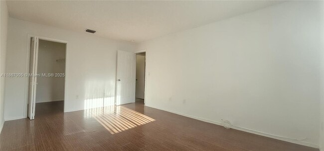 Foto del edificio - 33 NE 12th Ave