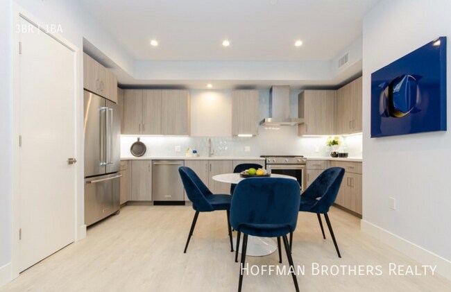 Building Photo - 5955 Saturn St