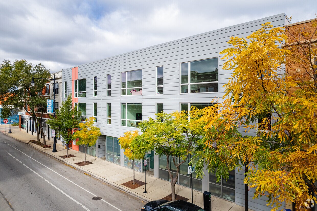Foto principal - 1244 W Devon Ave