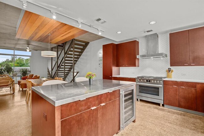 Building Photo - 2301 S 5th St