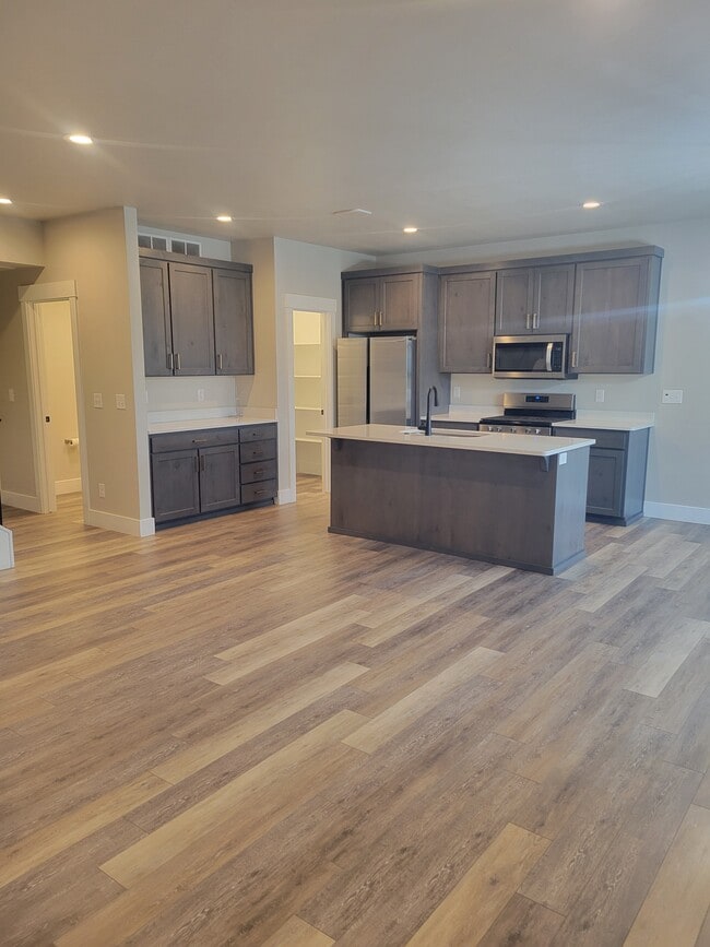 Building Photo - 2913 Sunburst Dr