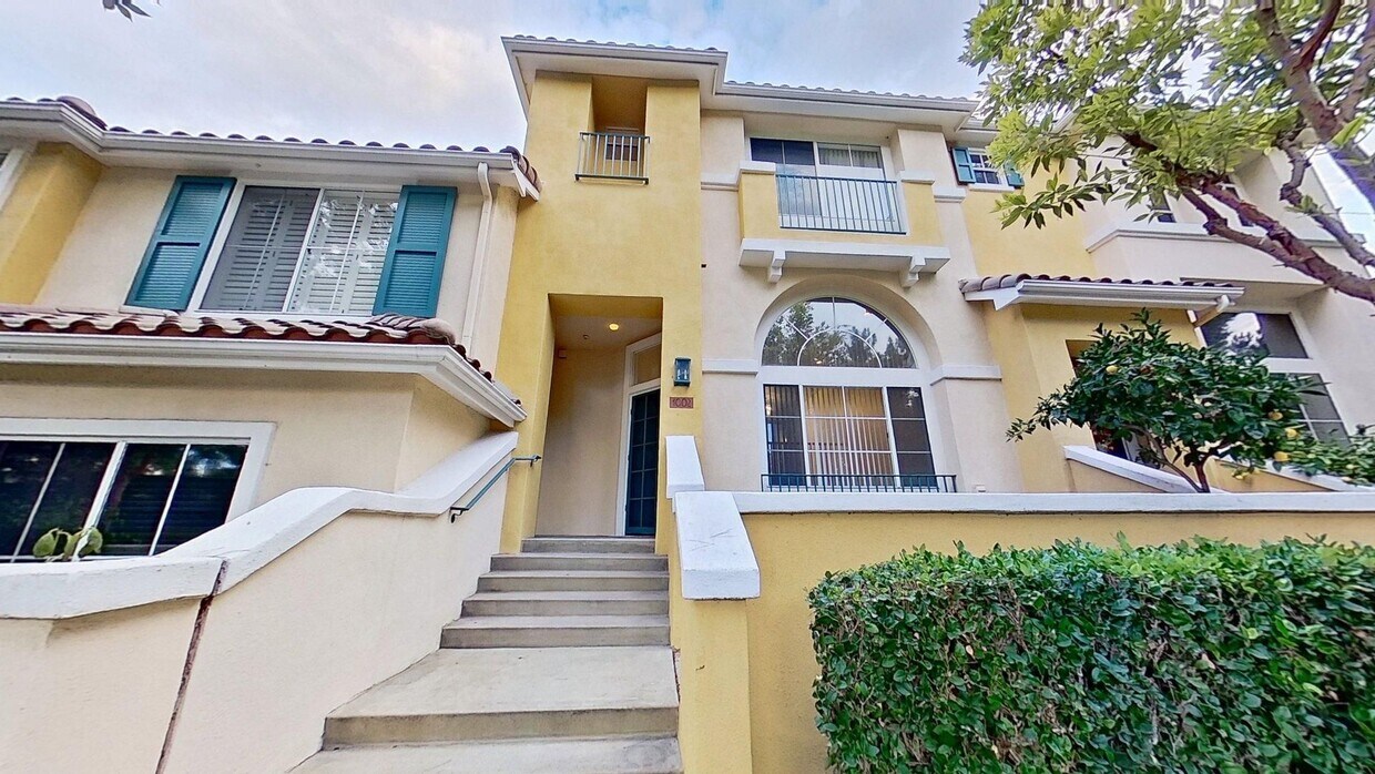 Photo - 1002 Reggio Aisle, Irvine: Spacious 3 Bed 2.5 Townhouse!