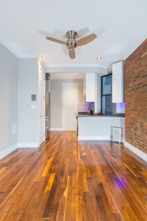 Building Photo - 246 Mott St