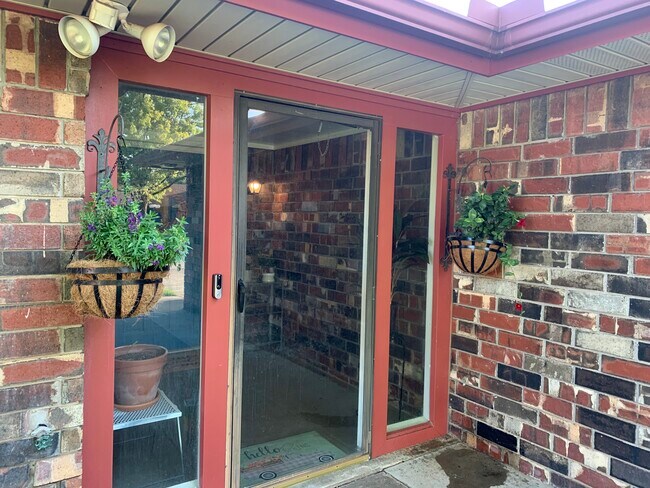 Foto del edificio - 2305 Heritage Trl