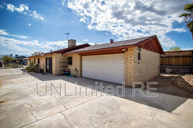 Building Photo - 1385 Church Dr