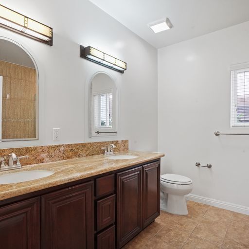 Baño principal - 4771 Forman Ave