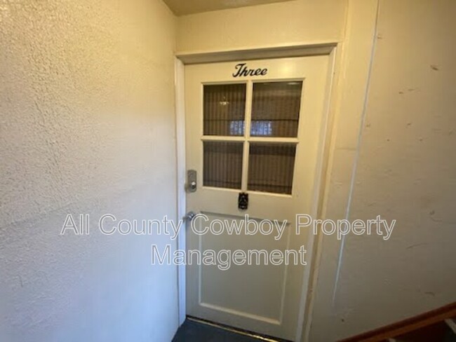 Building Photo - 260 N 7th St