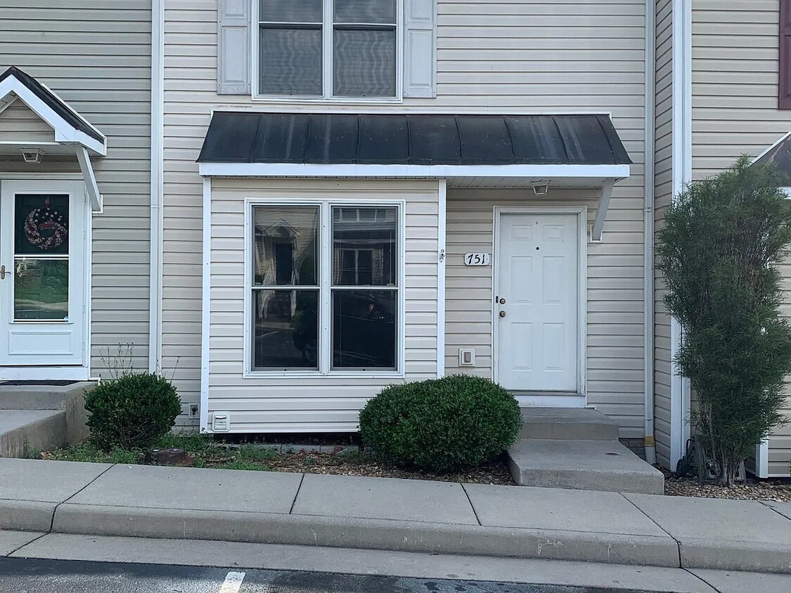 Primary Photo - 751 Merlins Way