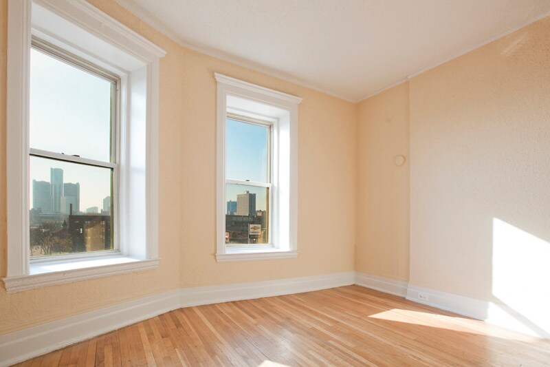 Foto principal - 2701 E Jefferson Ave
