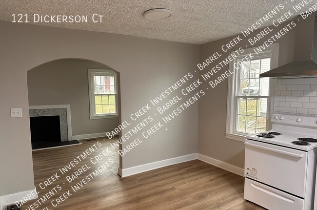 Foto del edificio - 121 Dickerson Ct