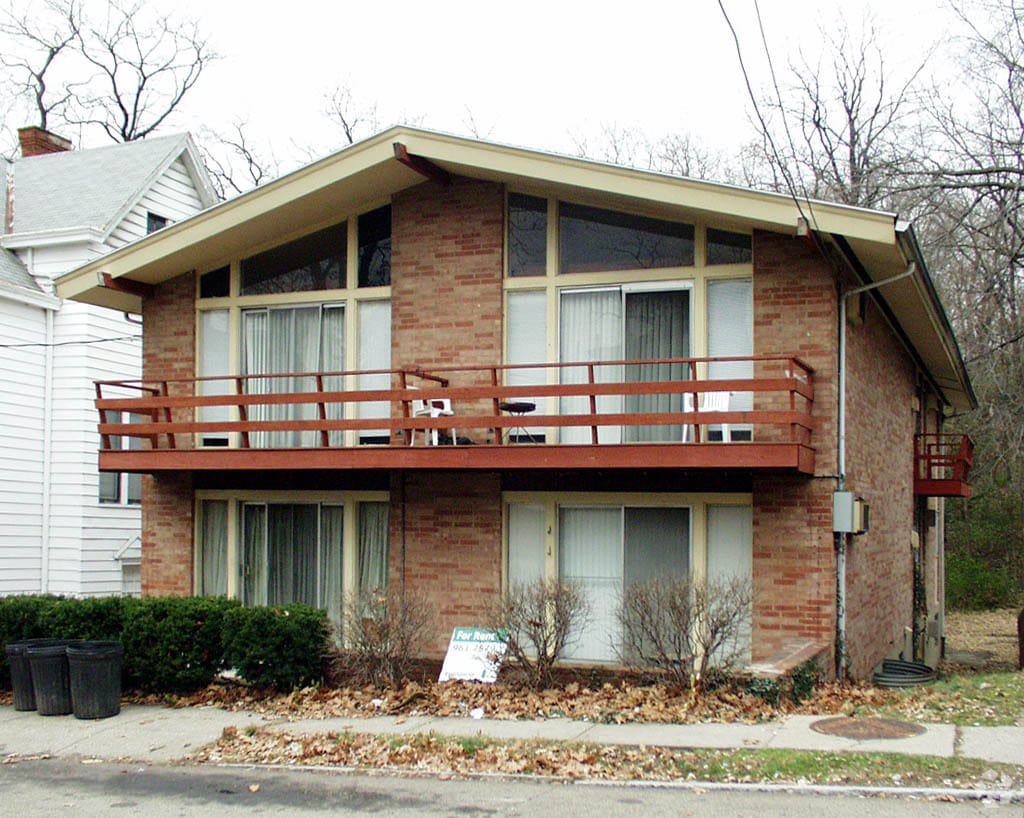 Alternate view - 2477 Paris St