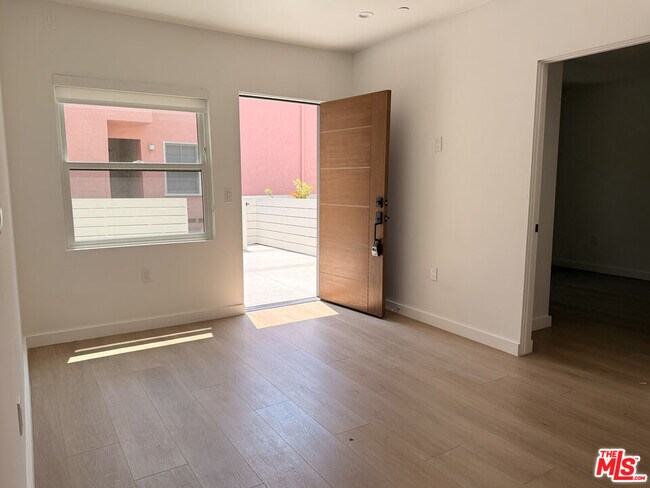 Foto del edificio - 1138 Princeton St