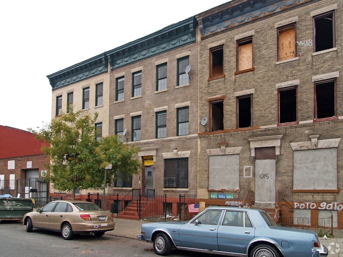 Primary Photo - 1013 Pacific St