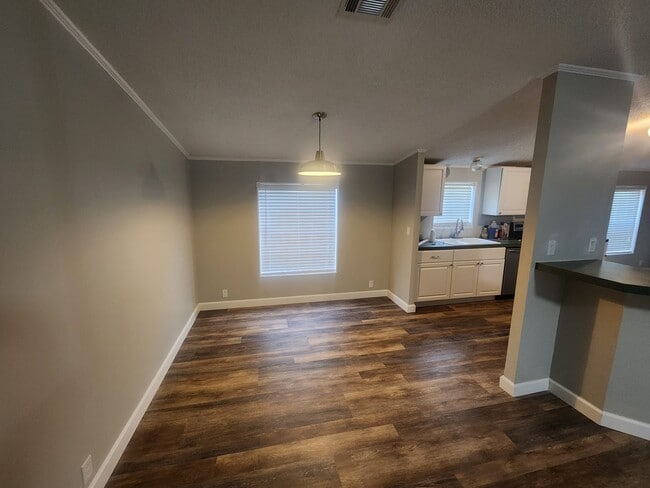 Building Photo - 521 N Volusia St