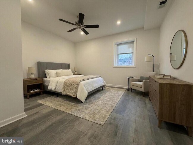 Foto del edificio - 45 E High St