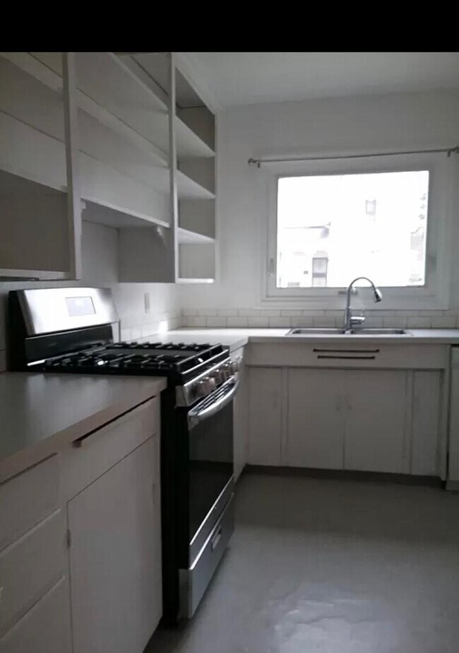 Foto del edificio - 5615 N Wilbur Ave