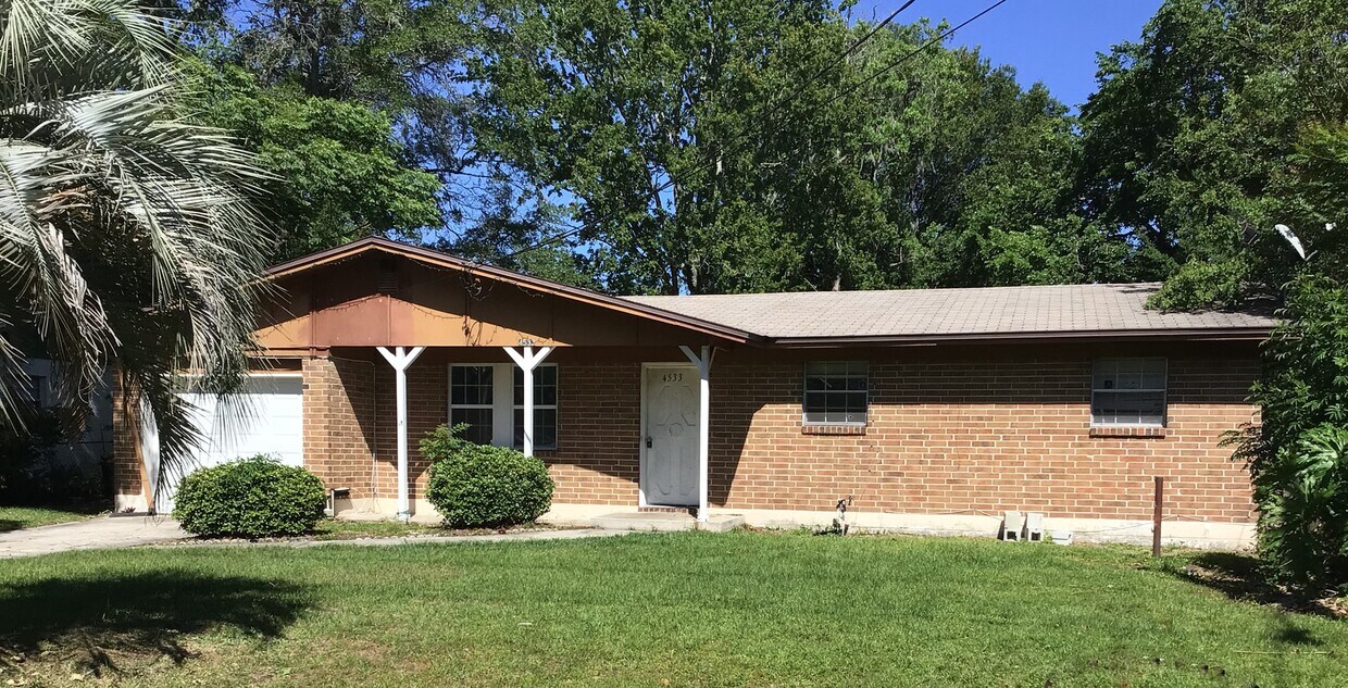 Primary Photo - Adorable 3Bd/2Ba home on Jade with a fence...