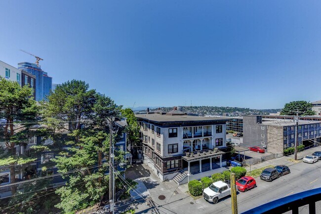 Foto del edificio - Space Needle Views AND  2 Parking Spots