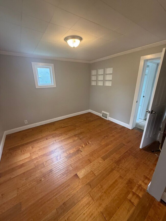 Building Photo - 3616 East 59