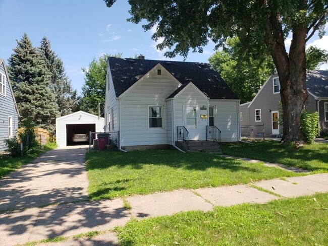 Building Photo - 2208 S Willow Ave
