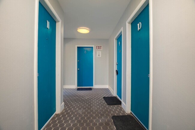 Building Photo - Renovated 1BD/1BATHS