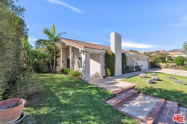 Building Photo - 10945 Cozycroft Ave