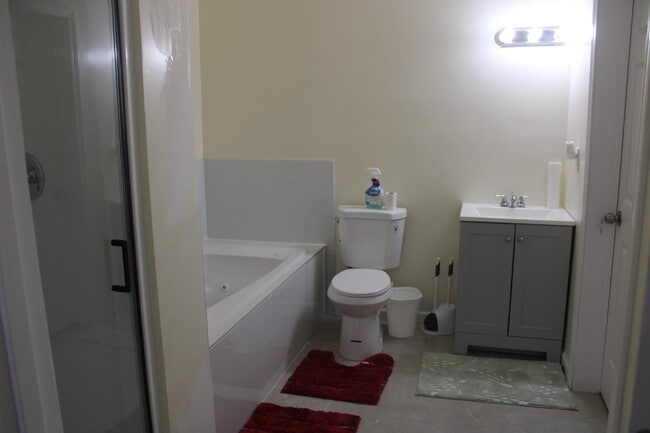 Foto del edificio - 145 Ella Dr