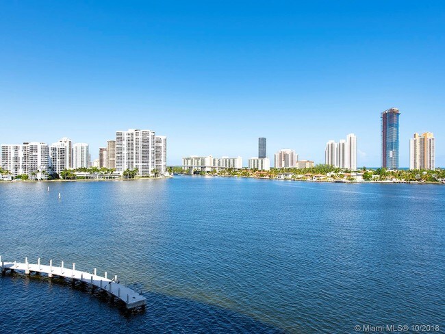 Foto del edificio - 5000 Island Estates Dr