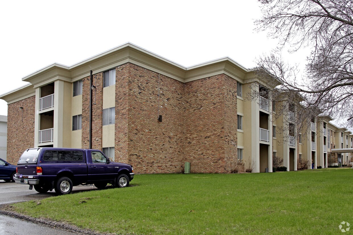 Jade Lane Estates Apartments in Eagan, MN