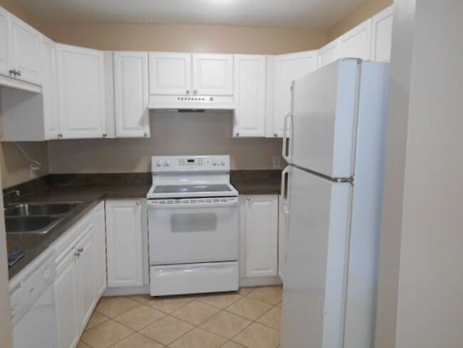 Building Photo - 2 bedroom, 1 bath condo in downtown Conway