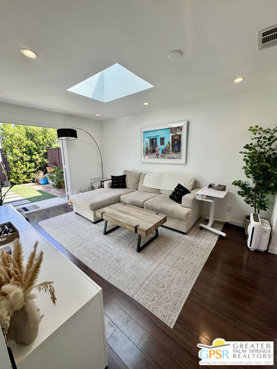 Foto del edificio - 2032 Ocean Park Blvd