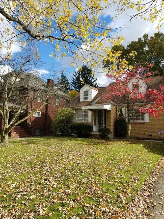 Building Photo - 2263 Selma Ave