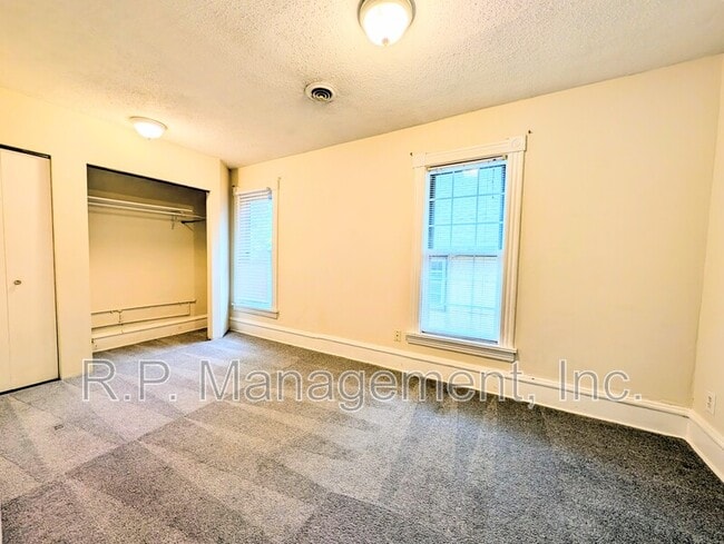 Building Photo - 340 16th Ave NE