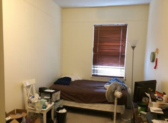 Building Photo - NO FEE - KENMORE 3 BR Apartment - 9/1/2026