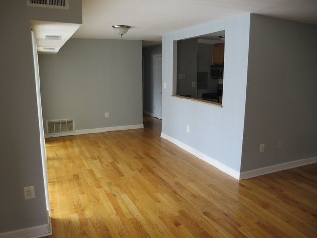 Building Photo - Fresh well kept 2 bedroom