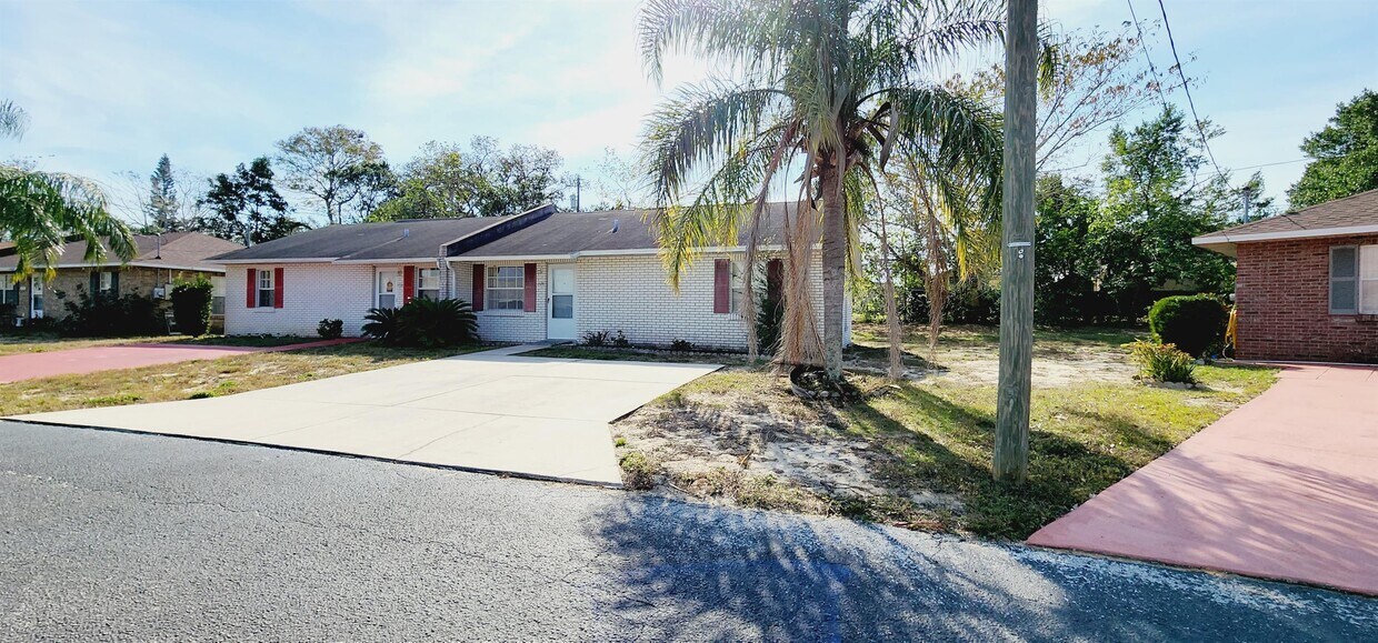 Foto principal - 1426 Thousand Roses Dr S