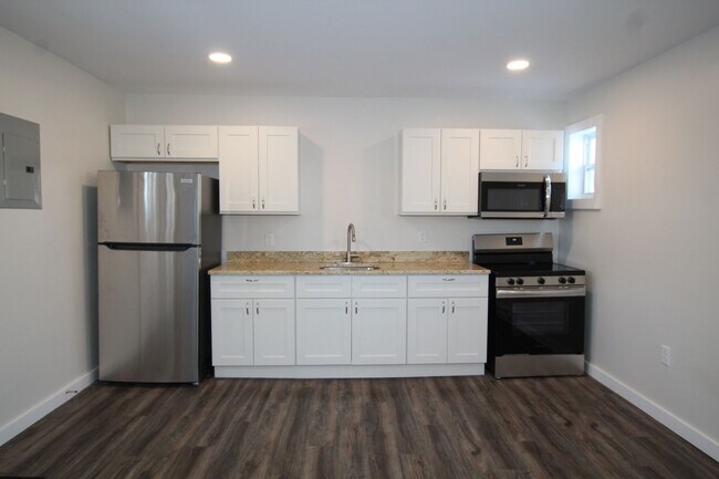 Building Photo - FREE 1 MONTH RENT!! Beautifully remodeled and completed 1 bedroom apartment