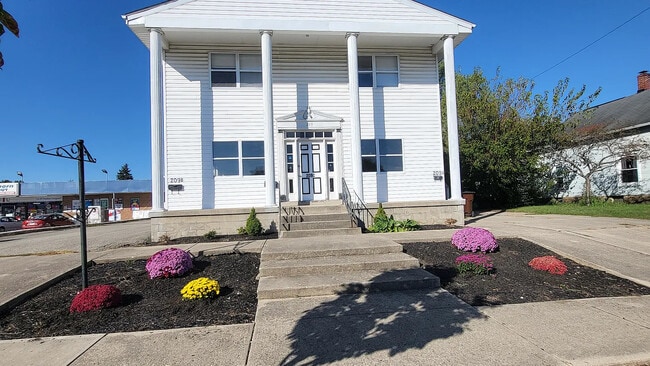 Building Photo - 209 E Main St