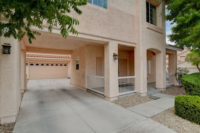 Building Photo - Beautiful 2story house with strip views