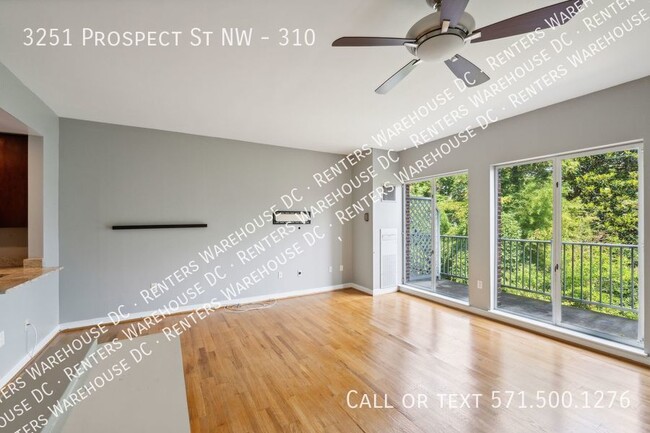 Building Photo - Charming 2-Level Townhome in the Heart of ...