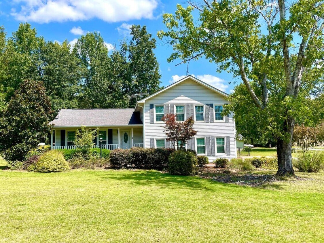 130 Grandchester Way, Fayetteville, GA 30215 House Rental in