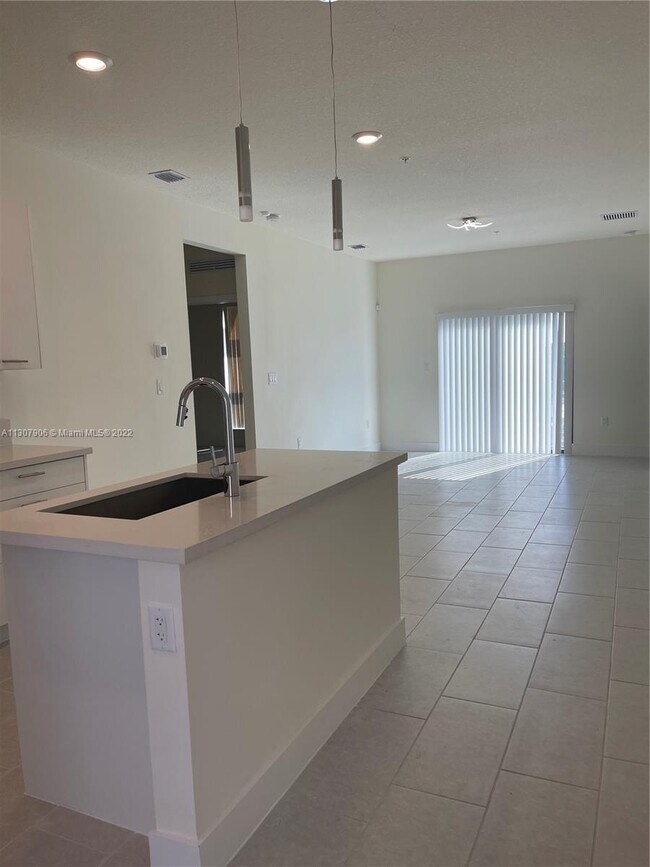 Foto del edificio - 8167 NW 41st St