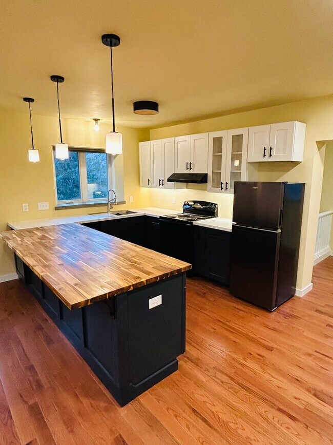 Foto del edificio - 605 Alderson Ave