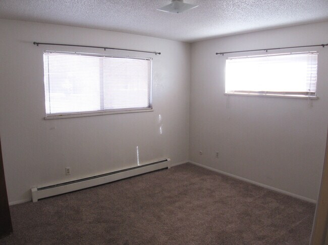 Building Photo - 2920 Elm Ave