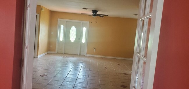 Building Photo - 131 SE Serenata Ct