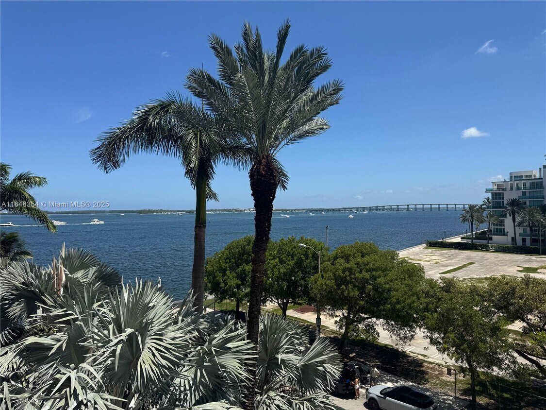Foto principal - 1155 Brickell Bay Dr