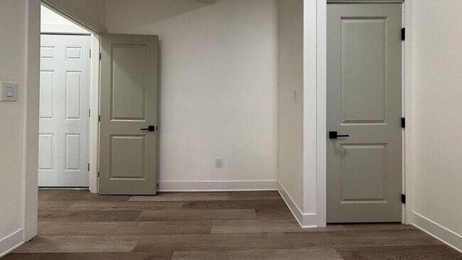 Foto del edificio - 6049 Elmwood Ave
