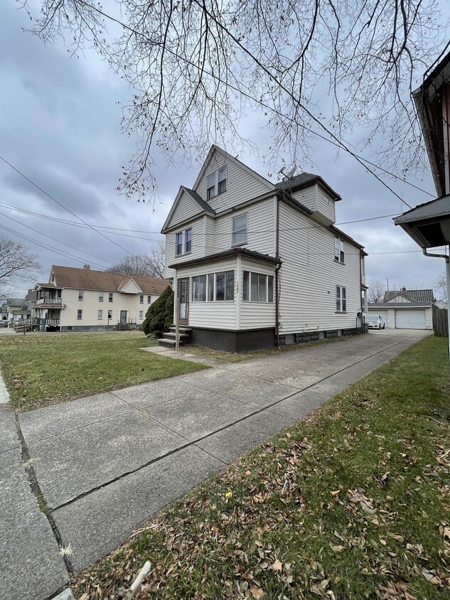 6907 Hosmer Ave Unit 2, Cleveland, OH 44105 Apartment for Rent in