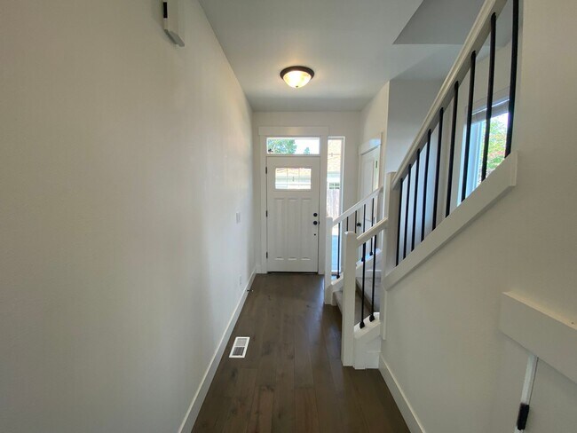 Building Photo - 6622 SE 57th Ave